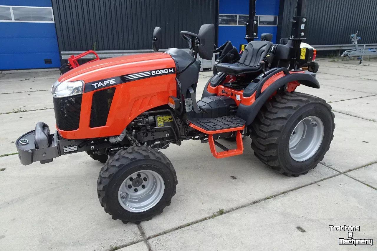 Schlepper / Traktor TAFE Compact trekker 6028H