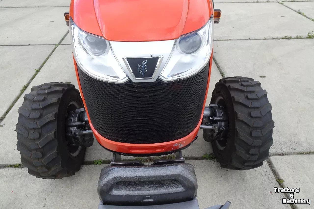 Schlepper / Traktor TAFE Compact trekker 6028H