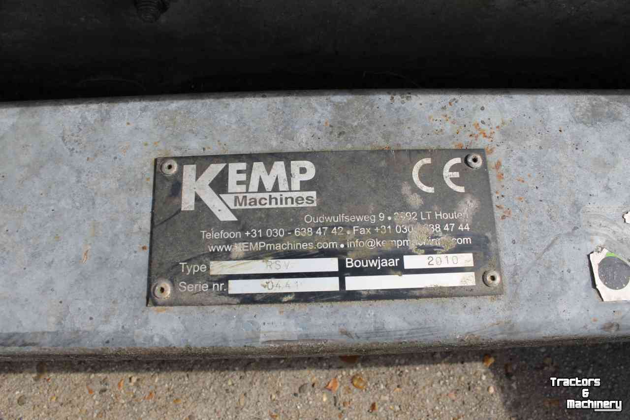 Futterschieber Kemp RSV voerschuif terreinschuif rubberschuif met de bak op te pakken