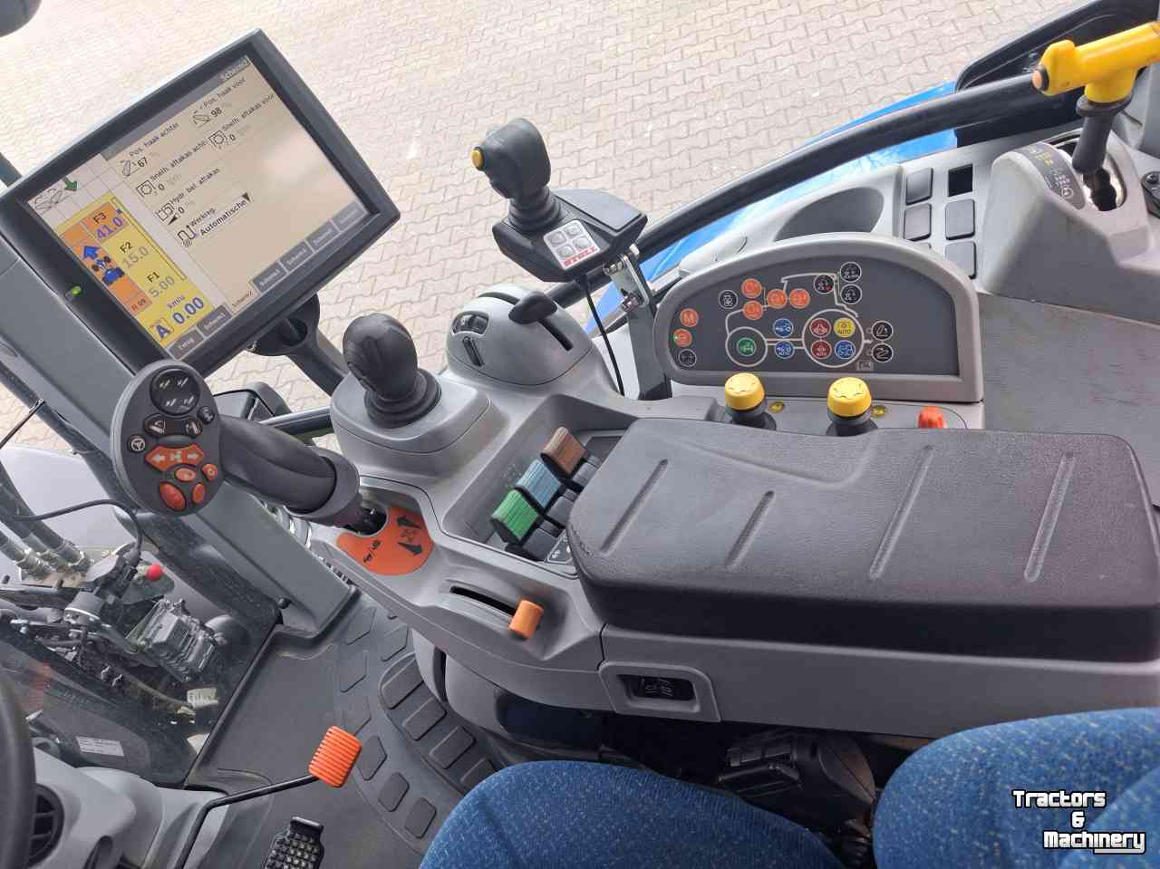 Schlepper / Traktor New Holland T6.140 Autocommand