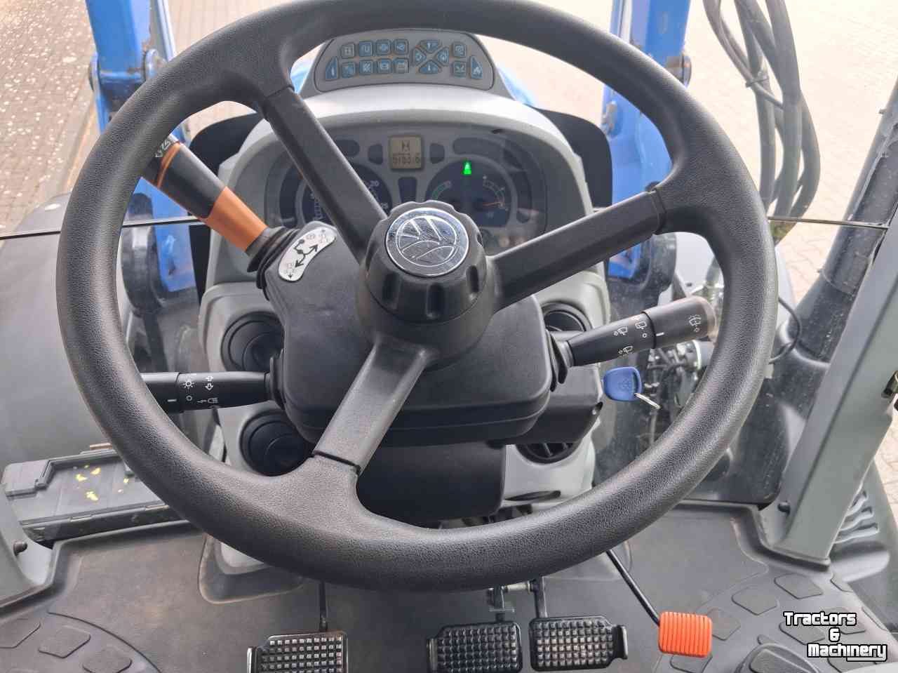 Schlepper / Traktor New Holland T6.140 Autocommand