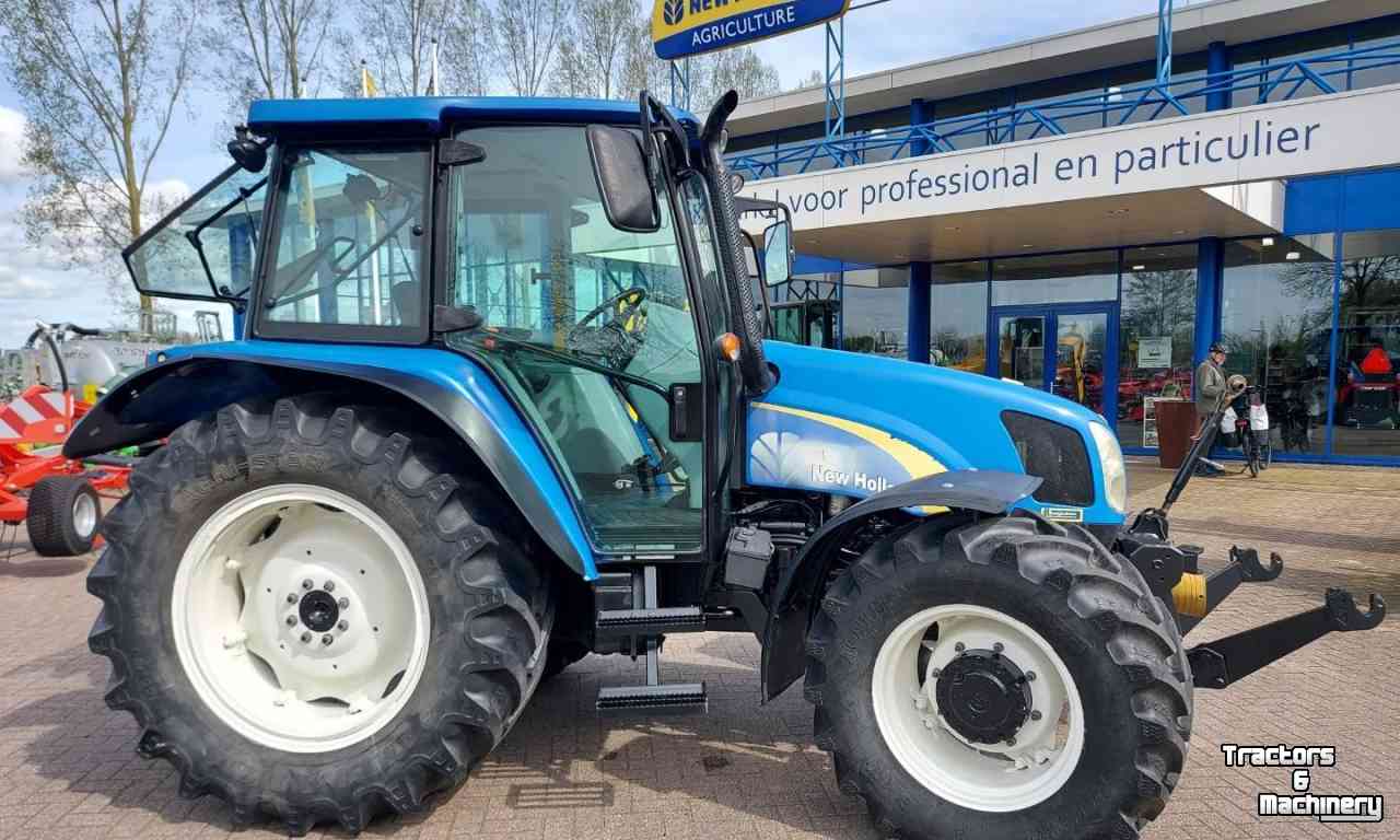 Schlepper / Traktoren New Holland T 5060 Tractor