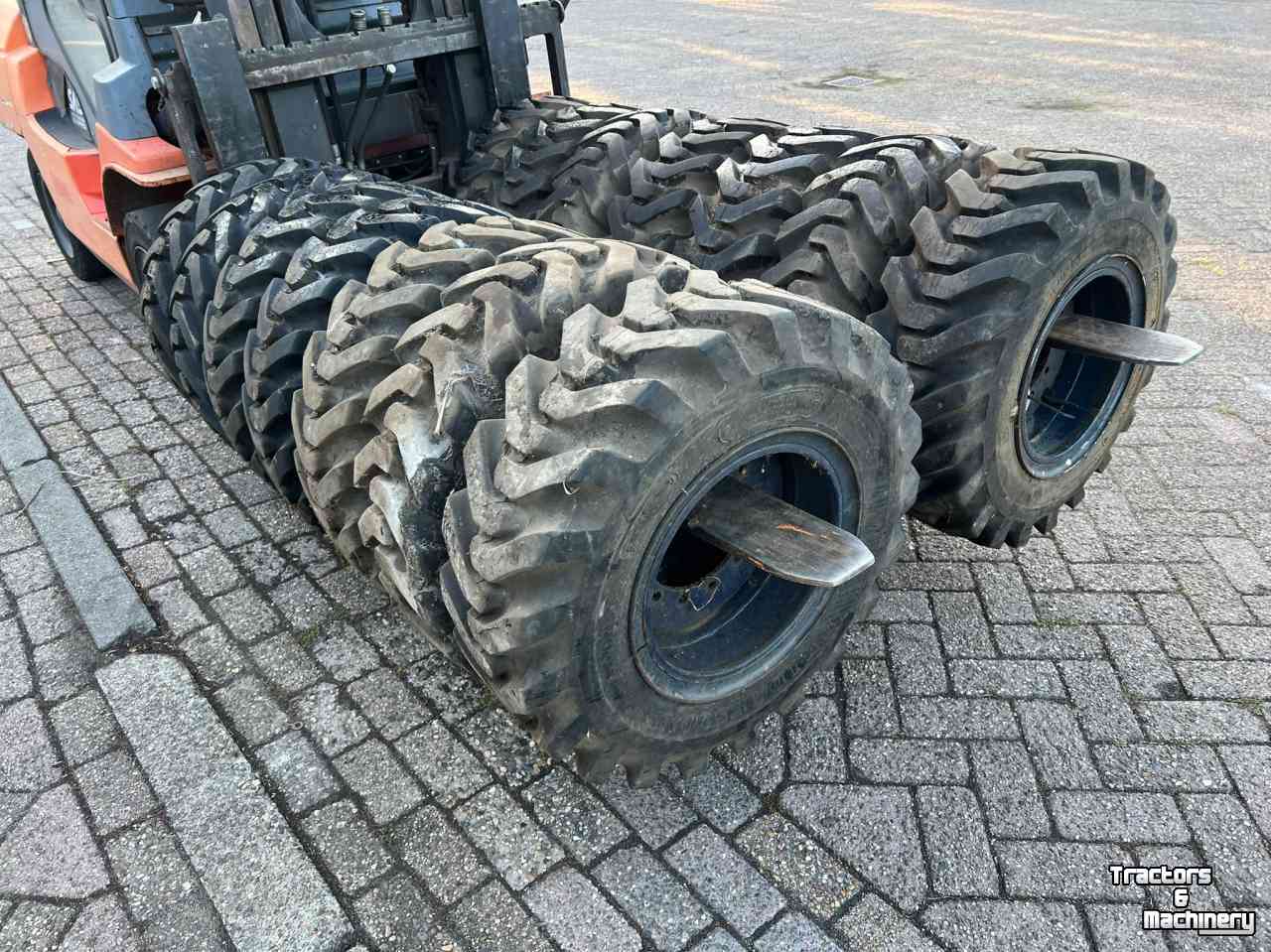 Räder, Reifen, Felgen & Distanzringe Bridgestone 10-15 10 ply schranklader banden
