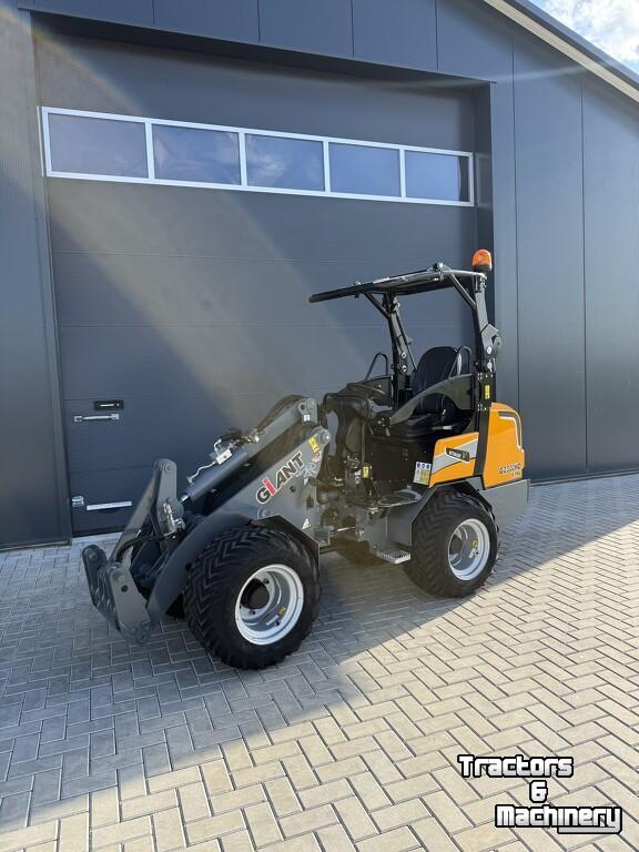 Schlepper / Traktor Giant G2300extra
