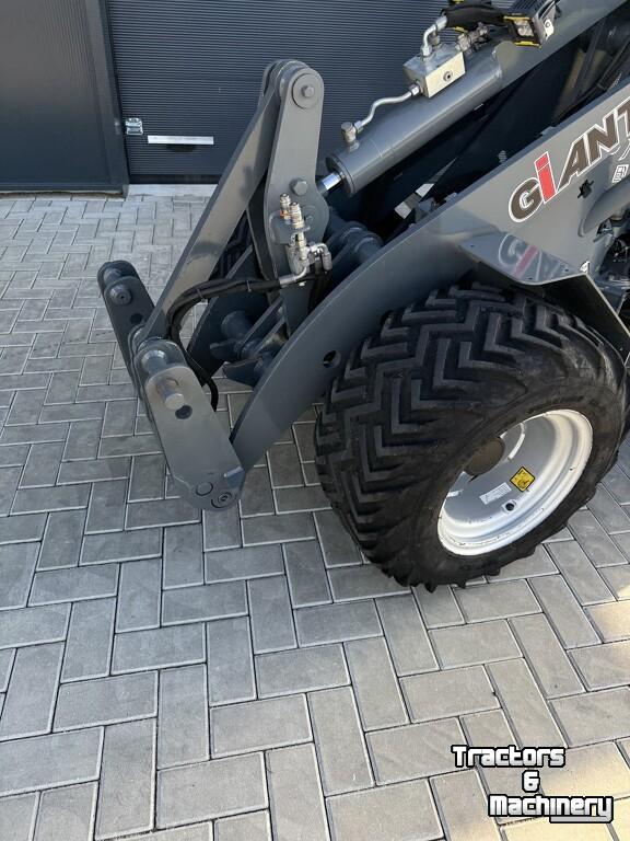 Schlepper / Traktor Giant G2300extra