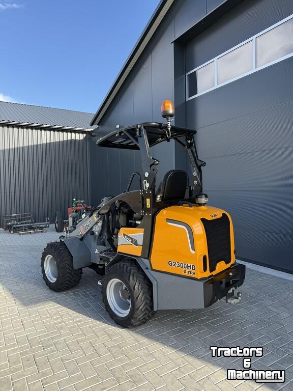 Schlepper / Traktor Giant G2300extra