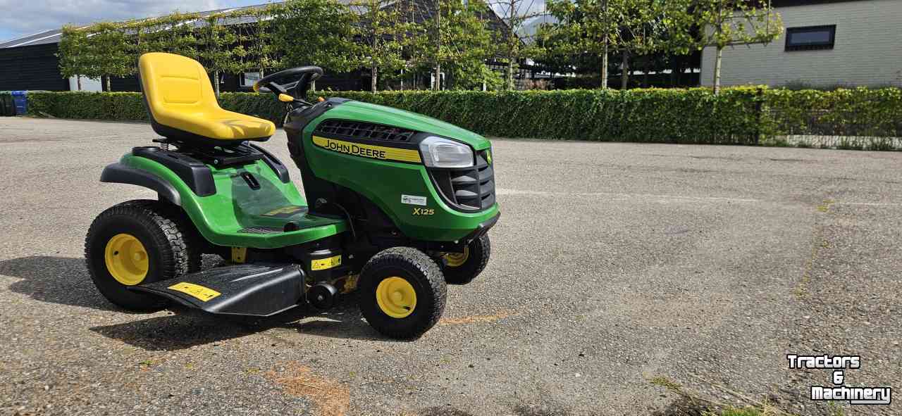 Aufsitzrasenmäher John Deere X125