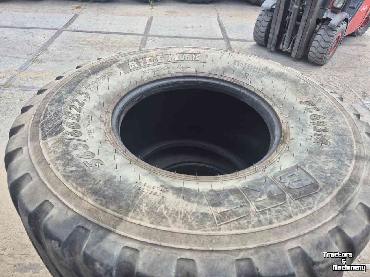 Räder, Reifen, Felgen & Distanzringe BKT 560/60R22.5