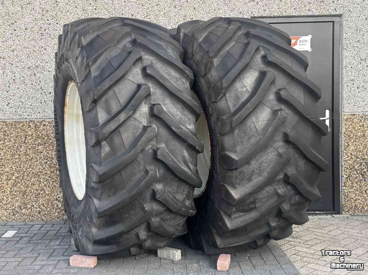 Räder, Reifen, Felgen & Distanzringe Trelleborg Set TM900  800/70R38 op velg asgat 280/335/10gaats  48mm