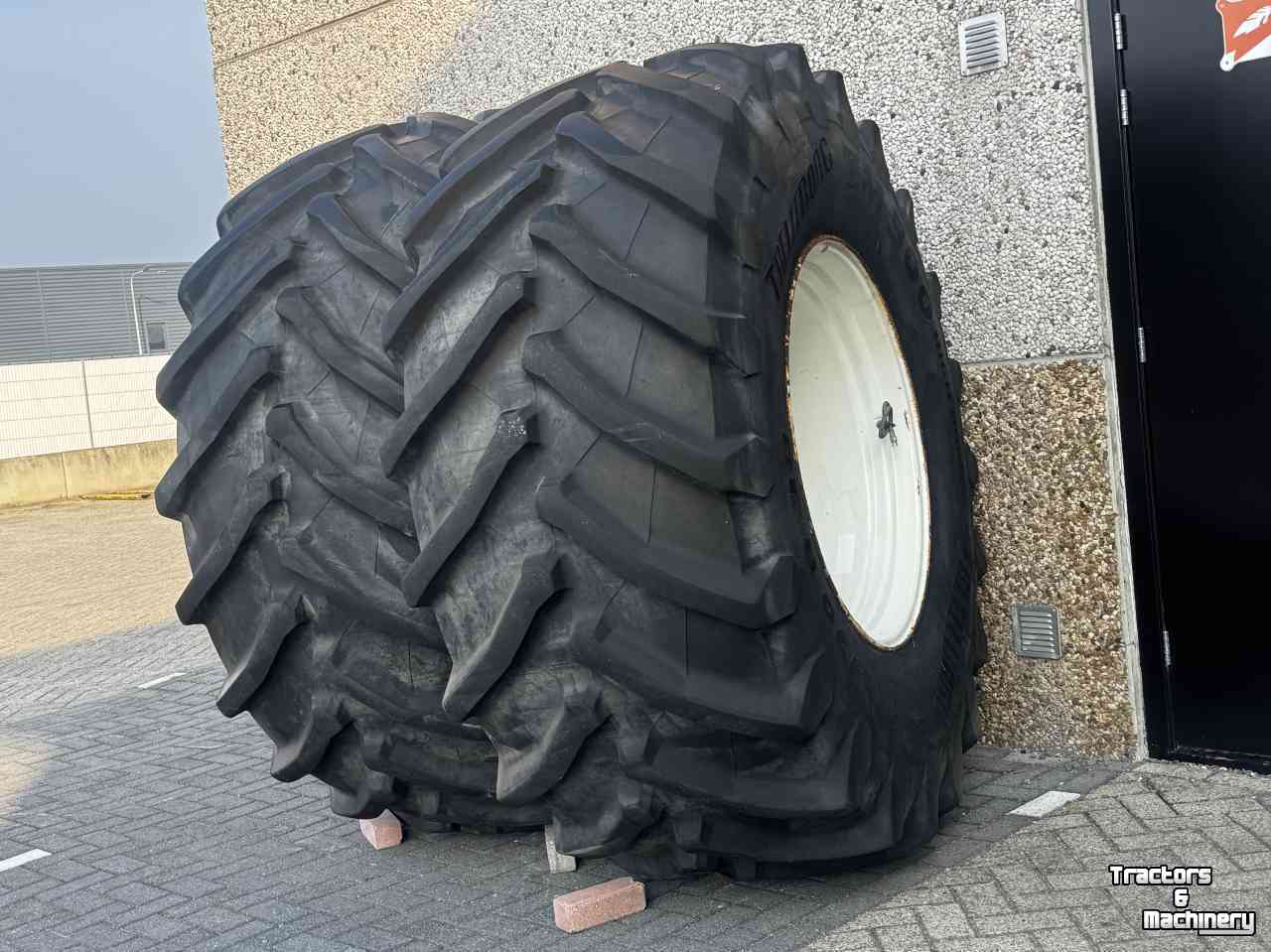 Räder, Reifen, Felgen & Distanzringe Trelleborg Set TM900  800/70R38 op velg asgat 280/335/10gaats  48mm