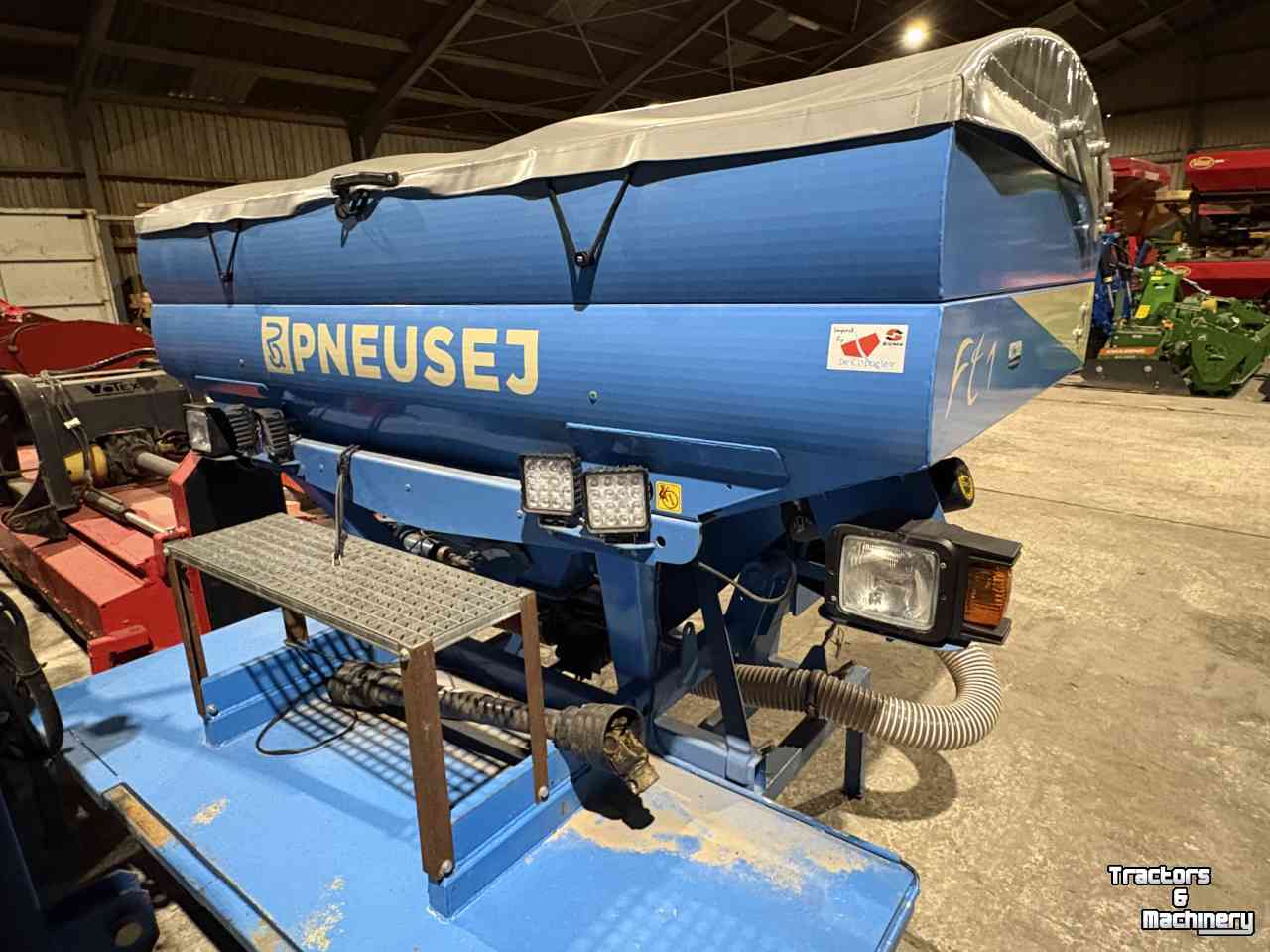 Drillmaschine Pneusej  FT1 front zaaitank met gewicht