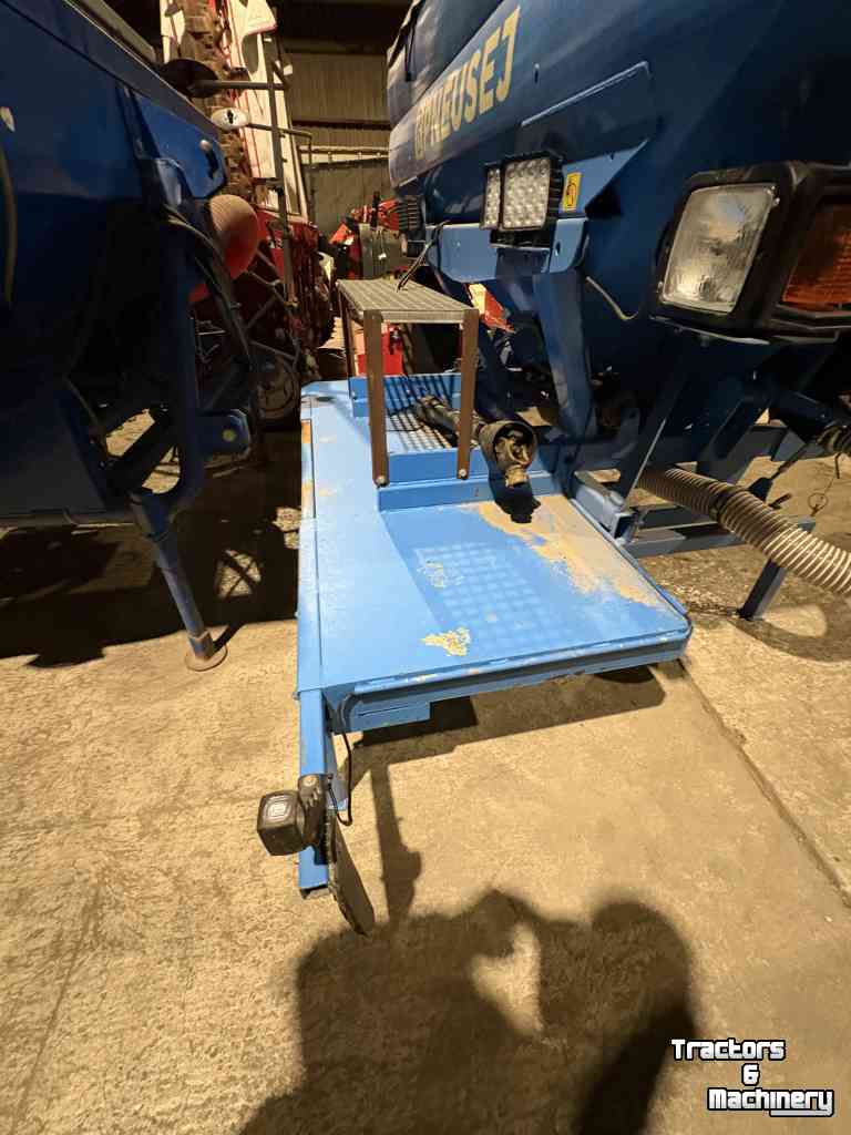 Drillmaschine Pneusej  FT1 front zaaitank met gewicht