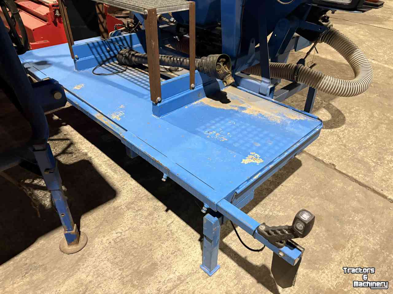 Drillmaschine Pneusej  FT1 front zaaitank met gewicht