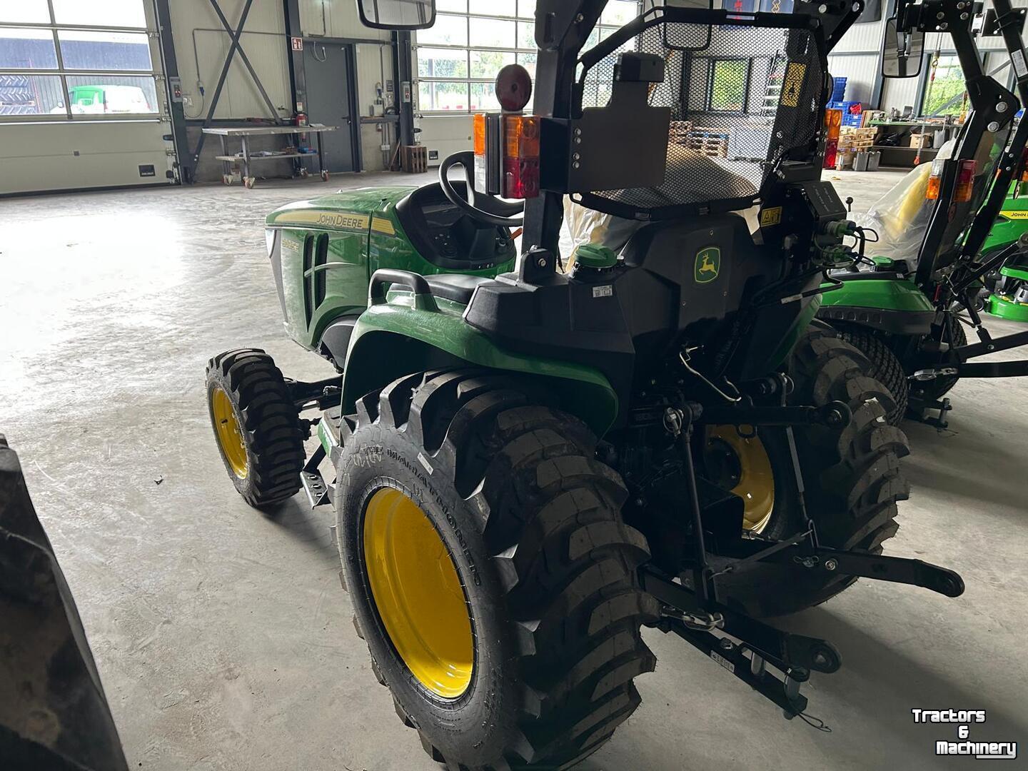 Obsttraktor John Deere 3025E