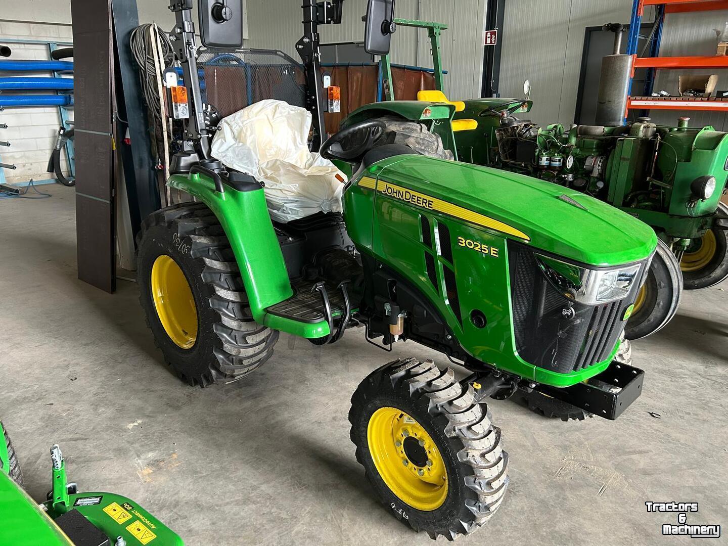 Obsttraktor John Deere 3025E