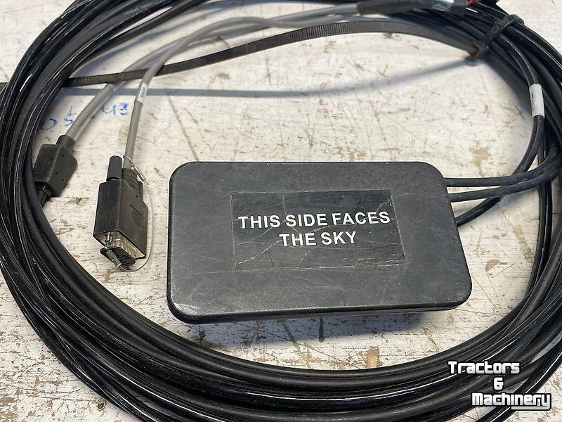 GPS Lenksystemen und Zubehör Trimble GPS antenne type 372 met modem en RTK unlock