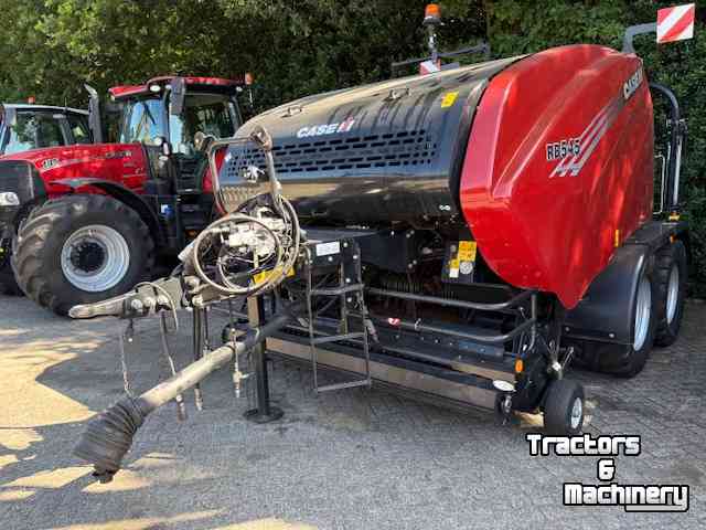 Pressen Case-IH RB545 sillage pack