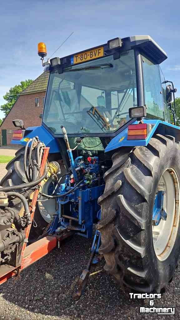 Schlepper / Traktor New Holland 7740