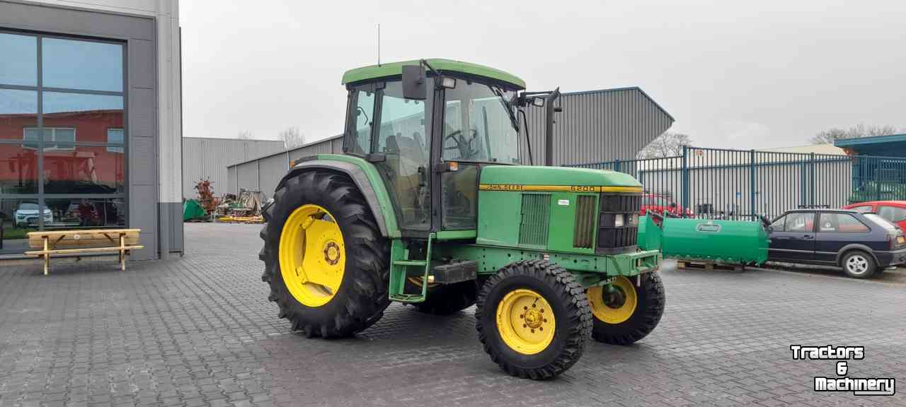 Schlepper / Traktoren John Deere 6200