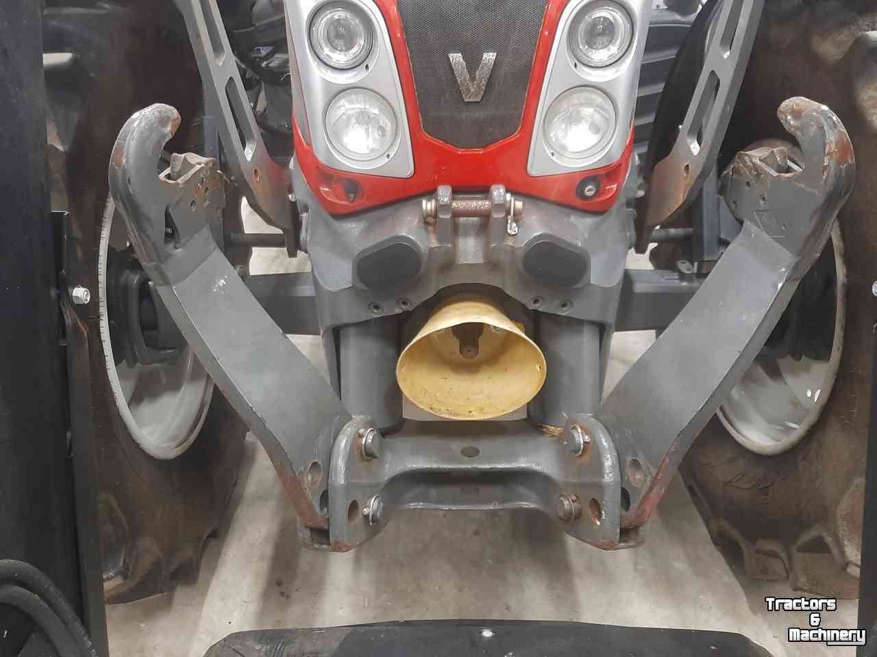 Schlepper / Traktoren Valtra N143