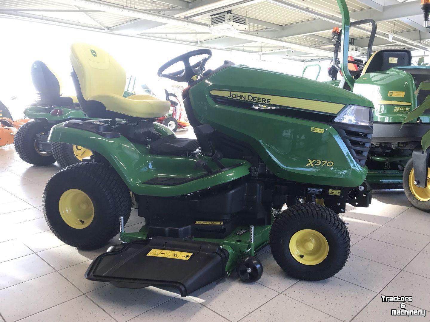 Aufsitzrasenmäher John Deere X370