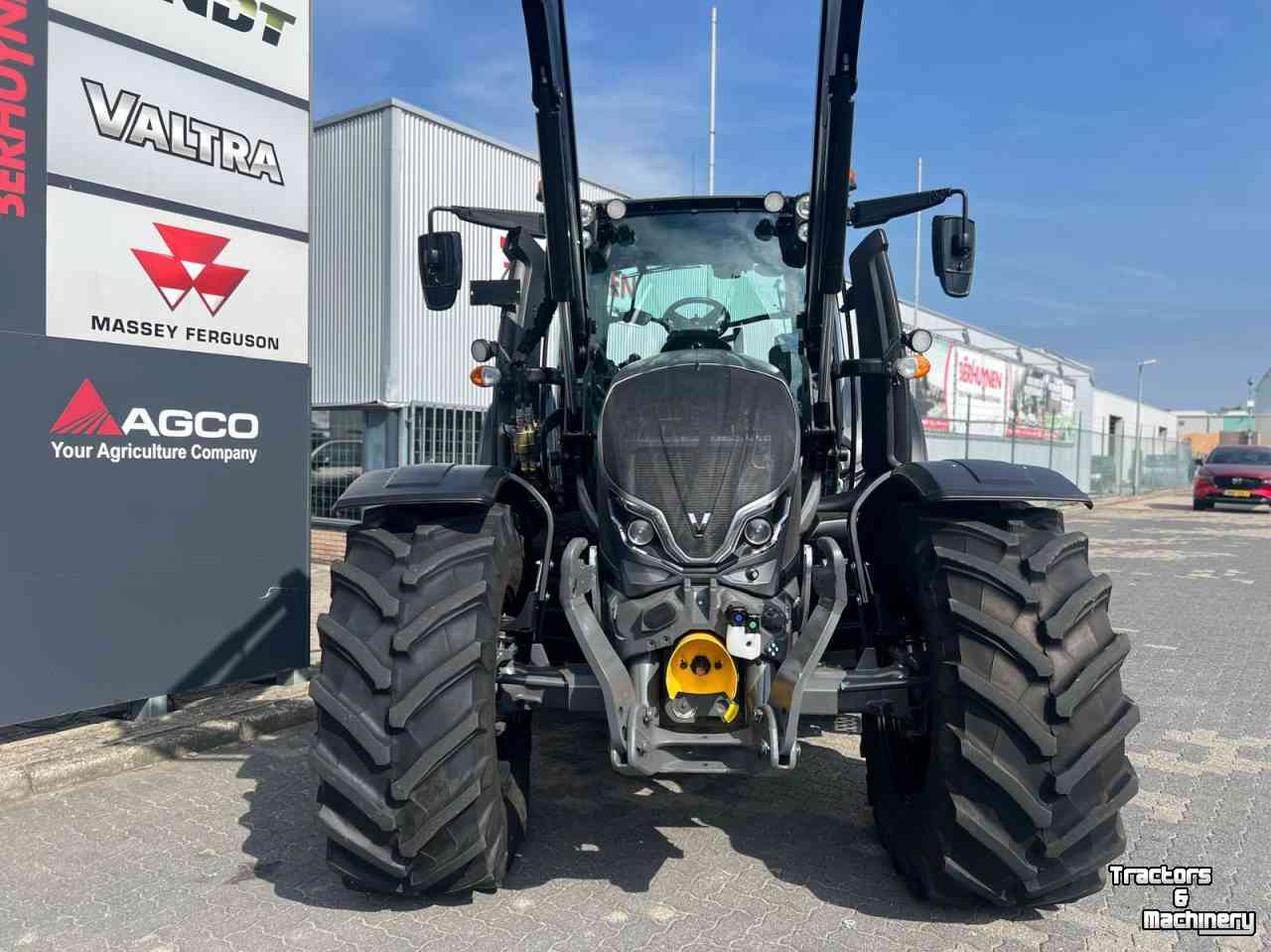 Schlepper / Traktor Valtra N175 Direct