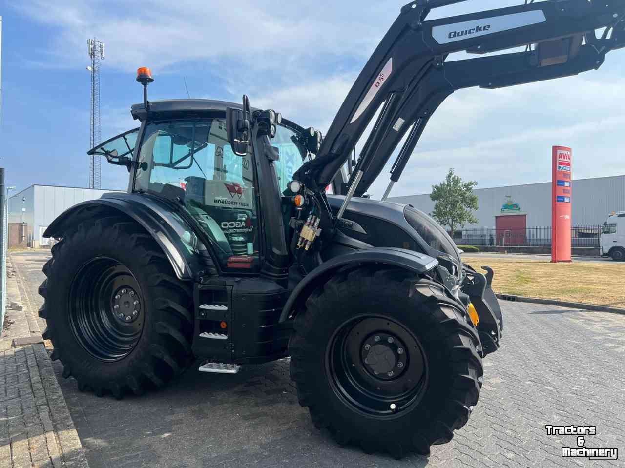 Schlepper / Traktor Valtra N175 Direct