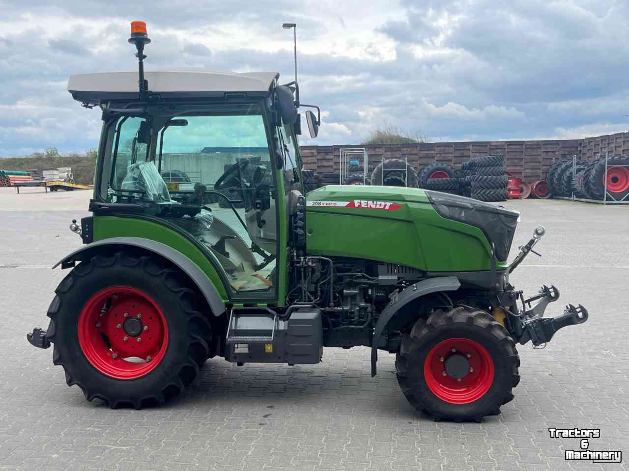 Schlepper / Traktoren Fendt 208 v