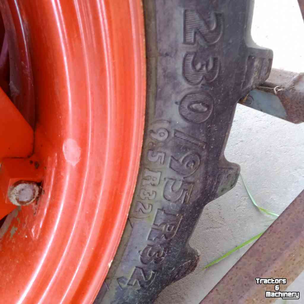 Räder, Reifen, Felgen & Distanzringe Claas 270 95 r44 en 230 95 r32