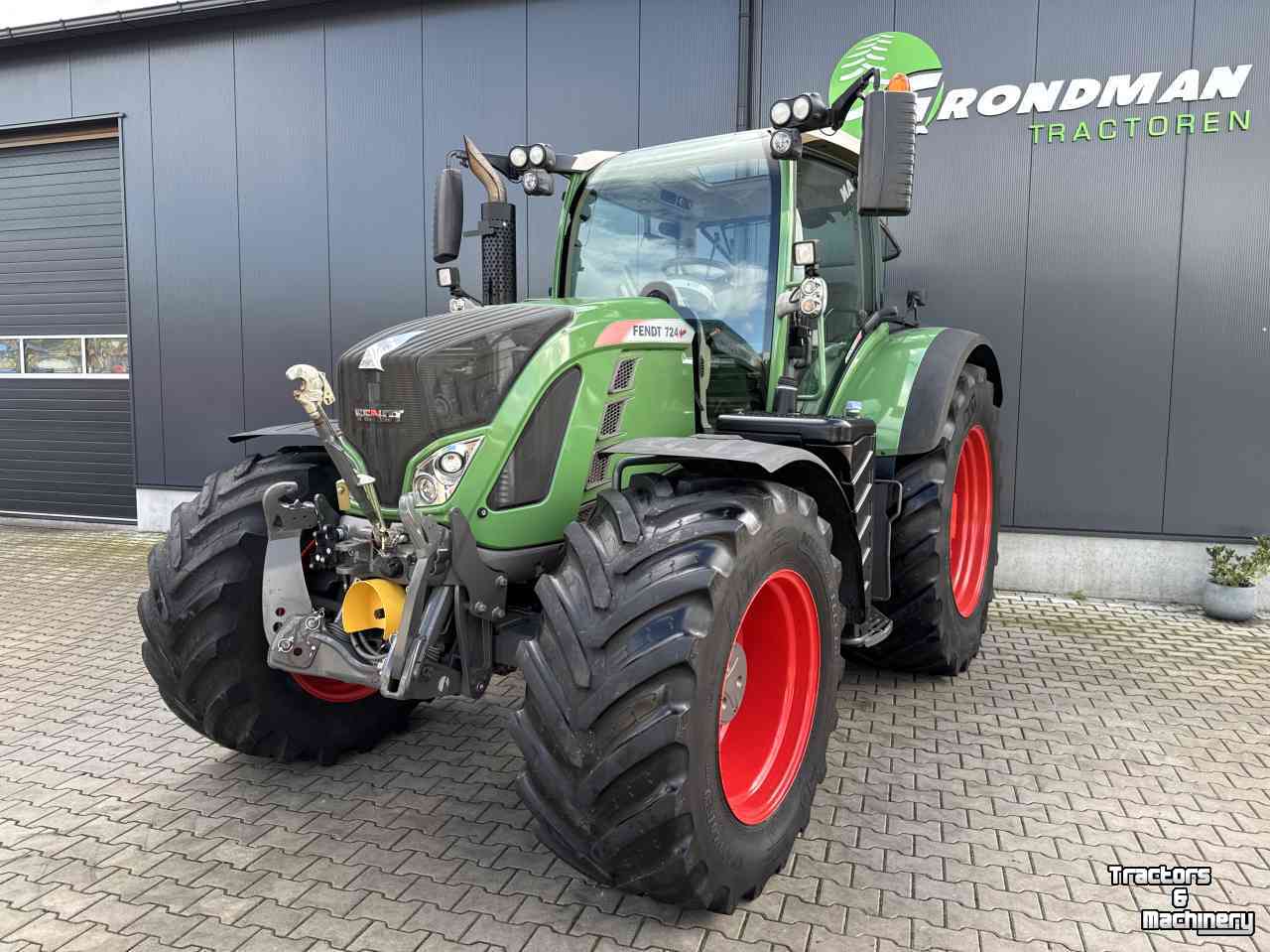 Schlepper / Traktor Fendt 724 S4 Profi plus
