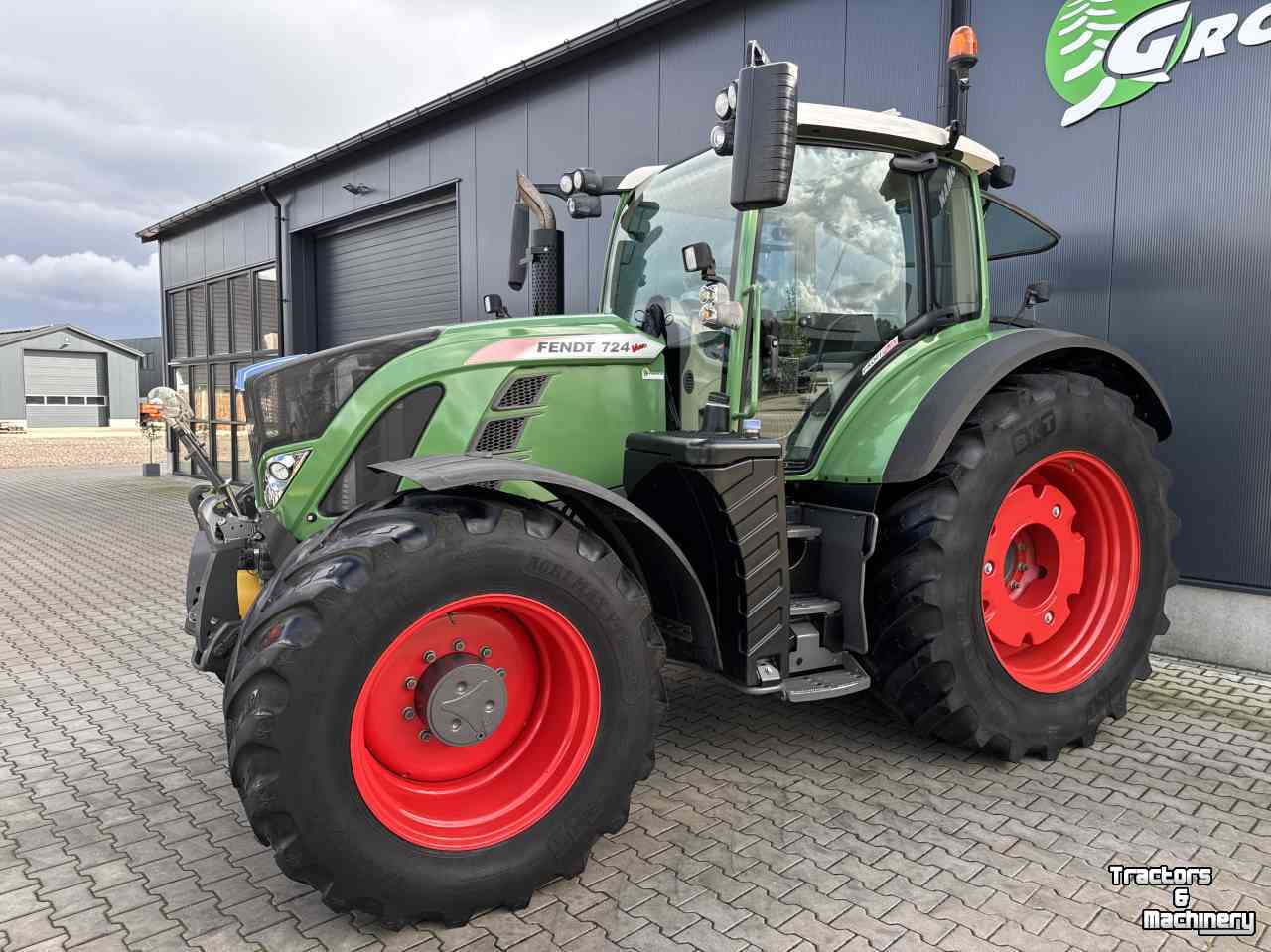 Schlepper / Traktor Fendt 724 S4 Profi plus
