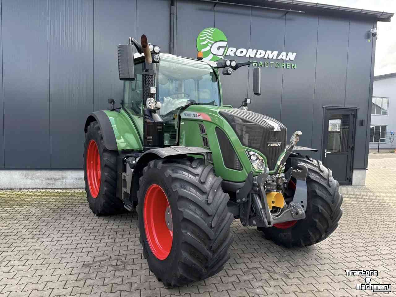 Schlepper / Traktor Fendt 724 S4 Profi plus