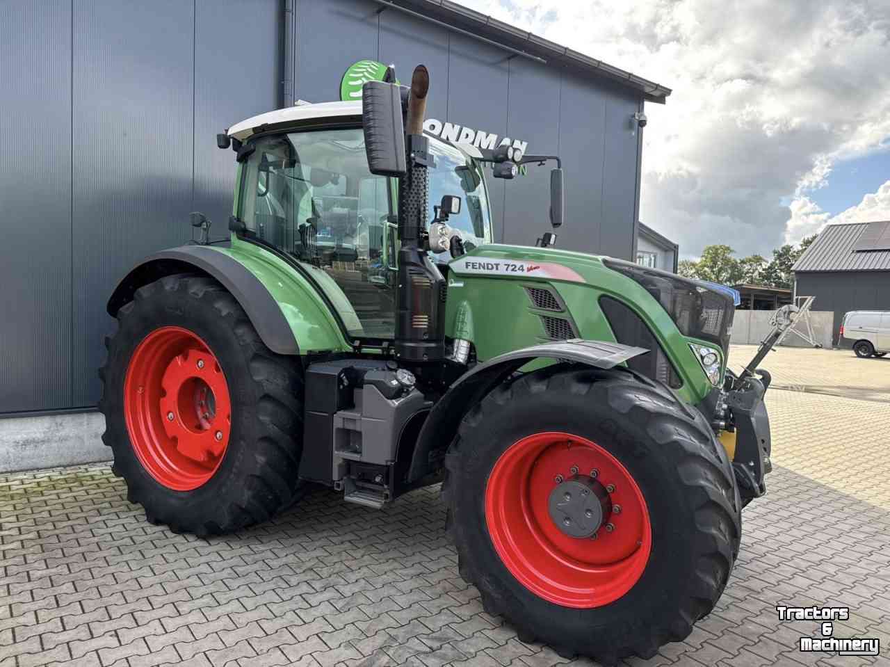Schlepper / Traktor Fendt 724 S4 Profi plus