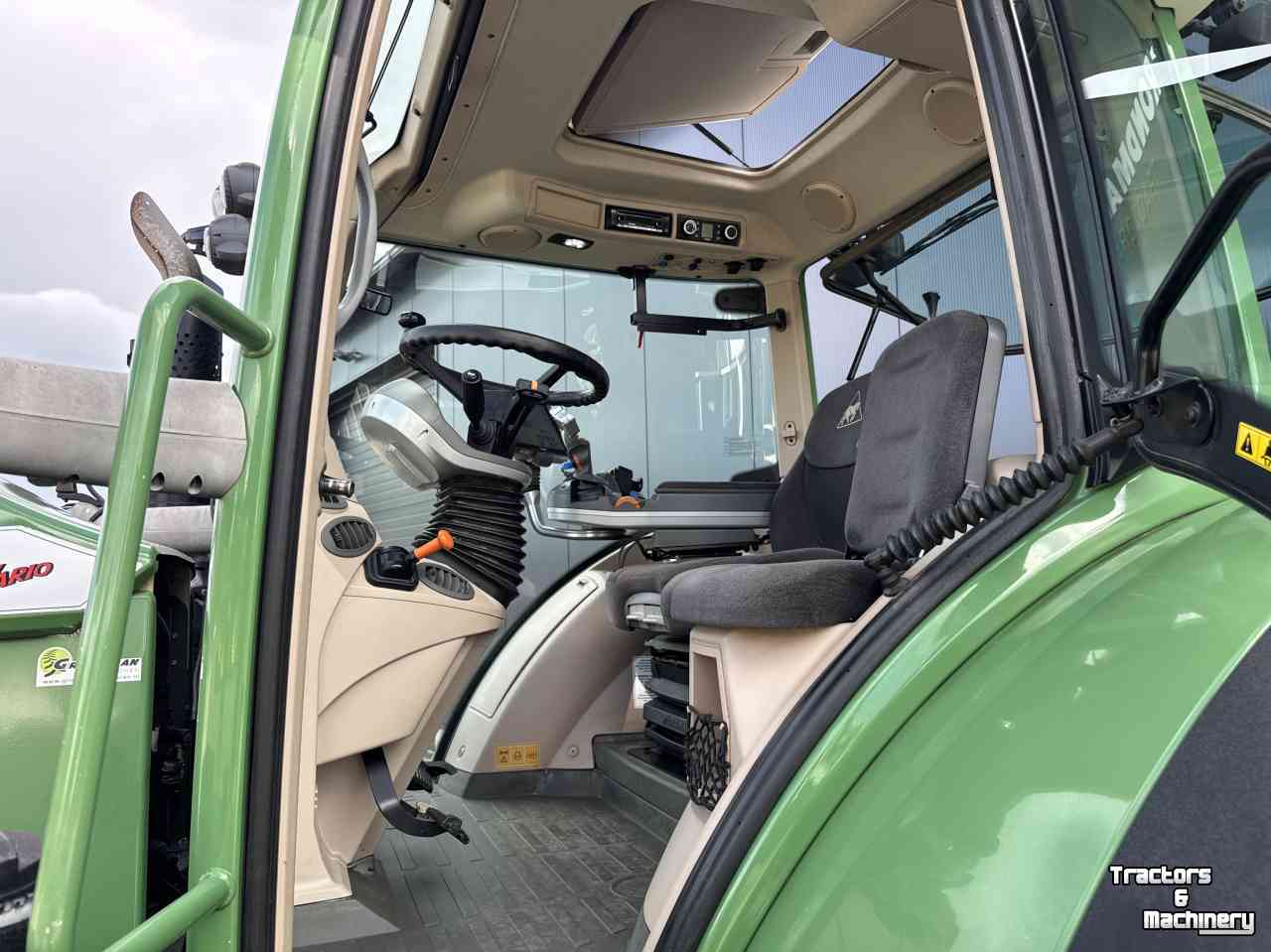 Schlepper / Traktor Fendt 724 S4 Profi plus