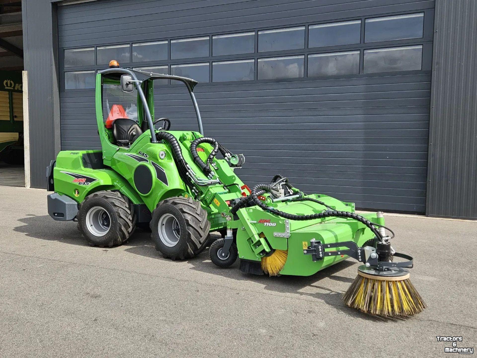 Radlader Avant 645i Rental mini-shovel