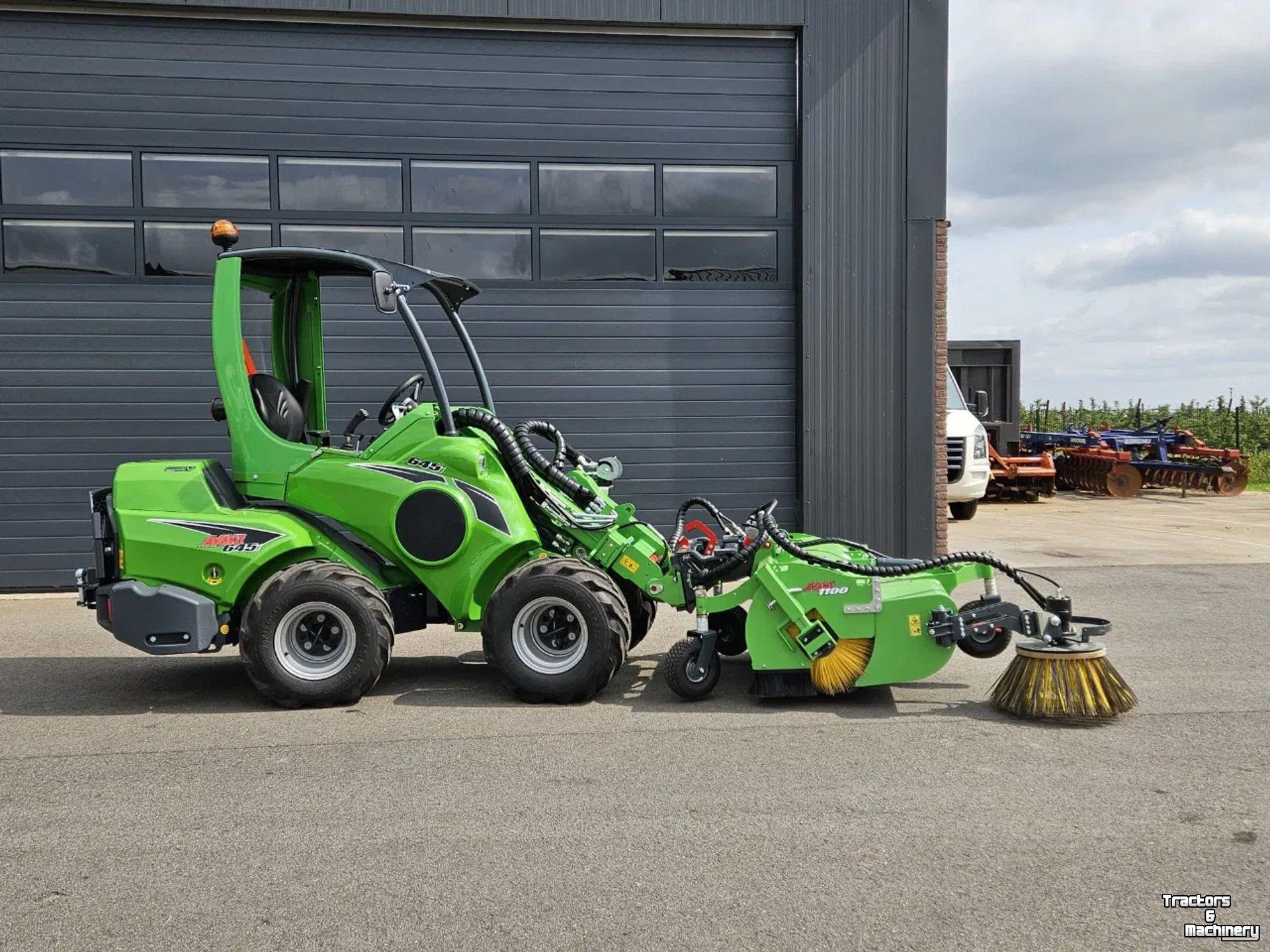 Radlader Avant 645i Rental mini-shovel
