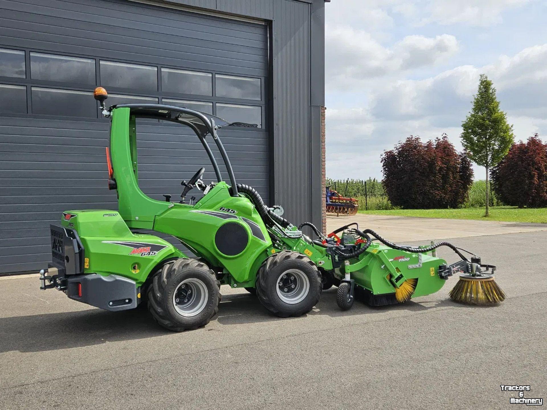 Radlader Avant 645i Rental mini-shovel