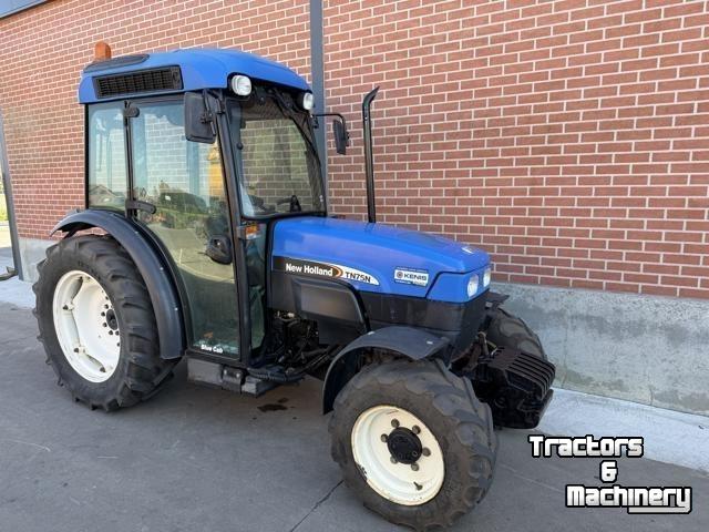 Schlepper / Traktor New Holland TN75NA
