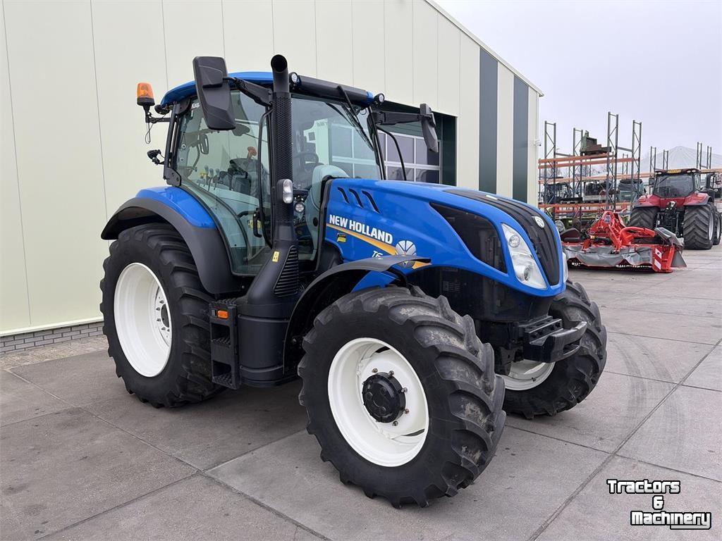 Schlepper / Traktor New Holland T6.155