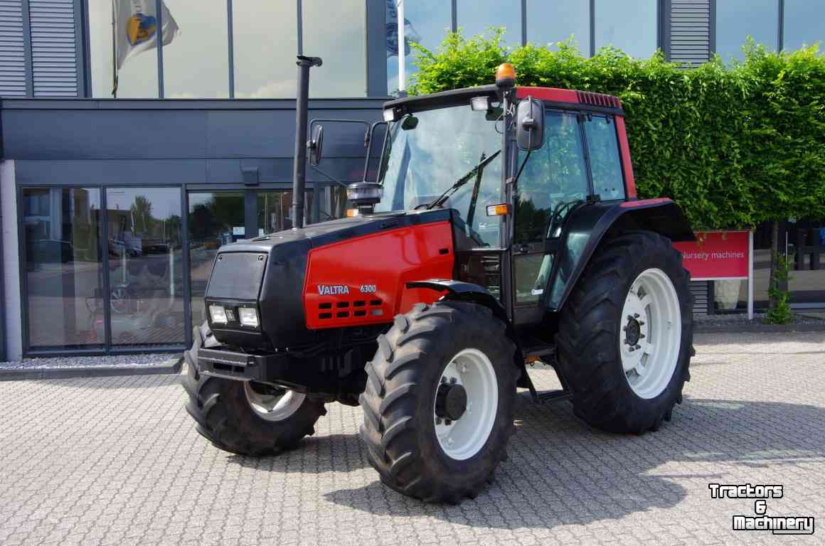 Schlepper / Traktoren Valtra 6300