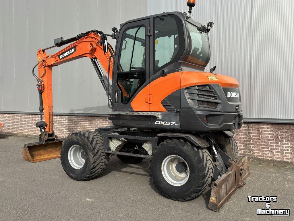 Mobilbagger Doosan DX57W-5