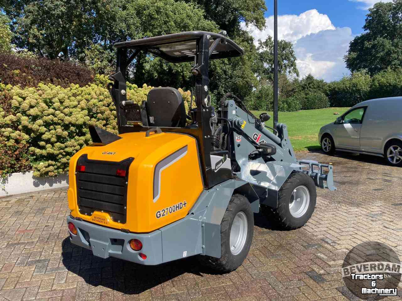 Radlader Giant G2700 HD+