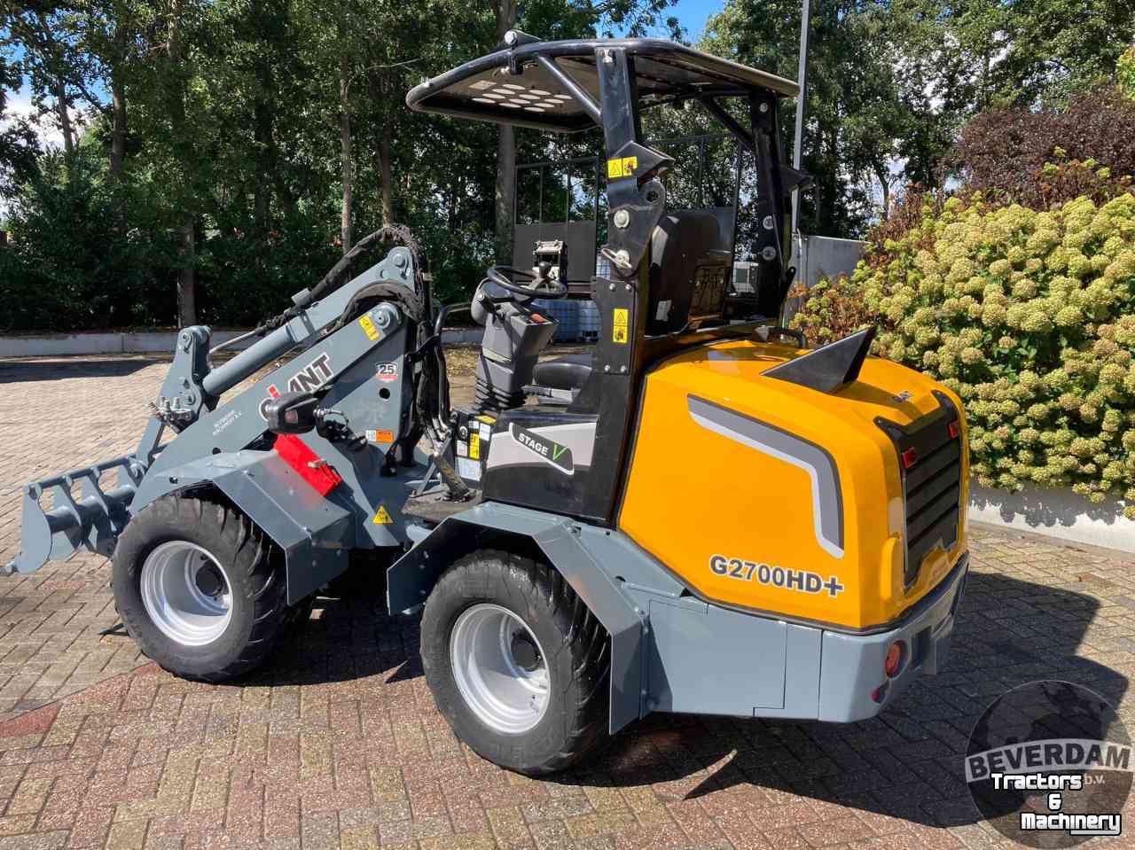 Radlader Giant G2700 HD+