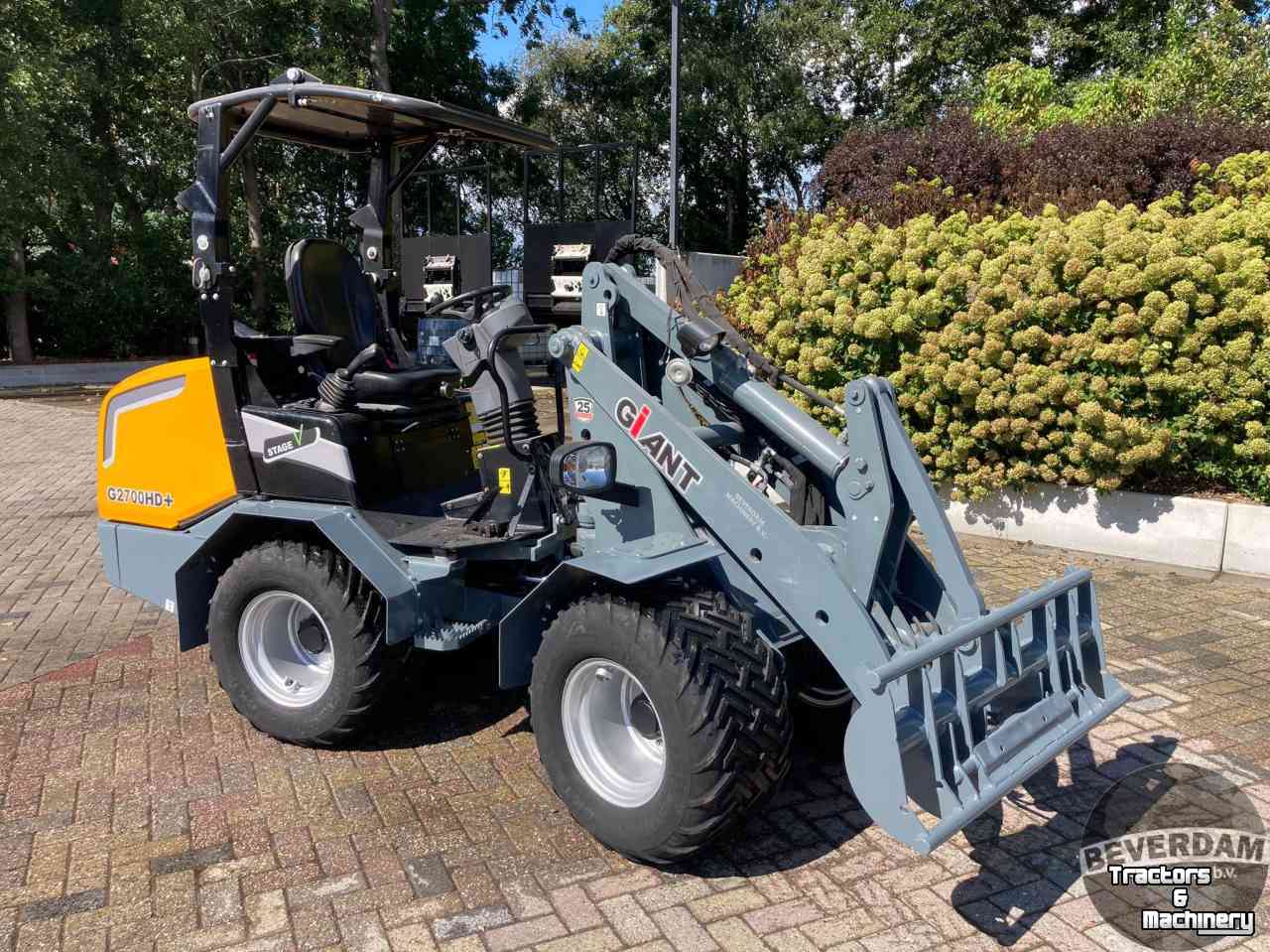 Radlader Giant G2700 HD+