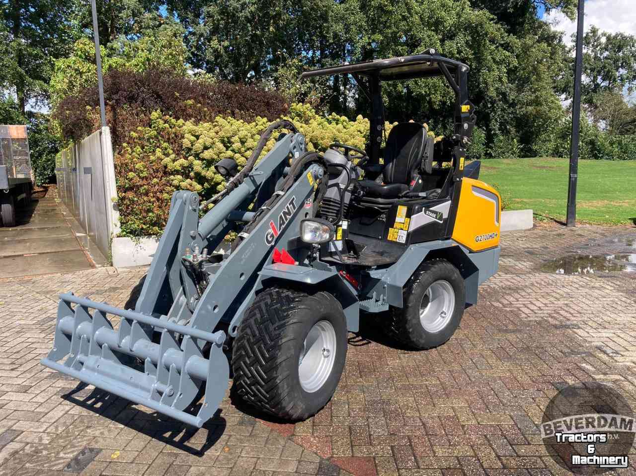 Radlader Giant G2700 HD+