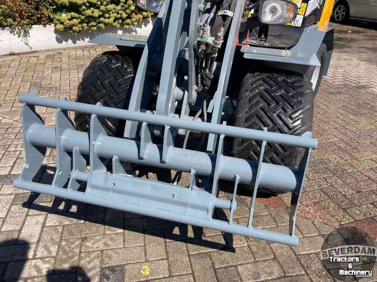 Radlader Giant G2700 HD+