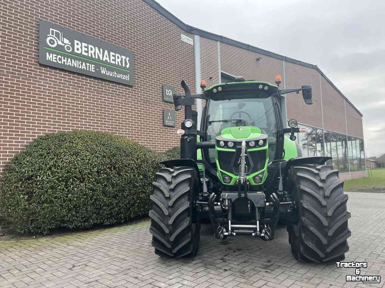Schlepper / Traktor Deutz-Fahr 6130.4 TTV