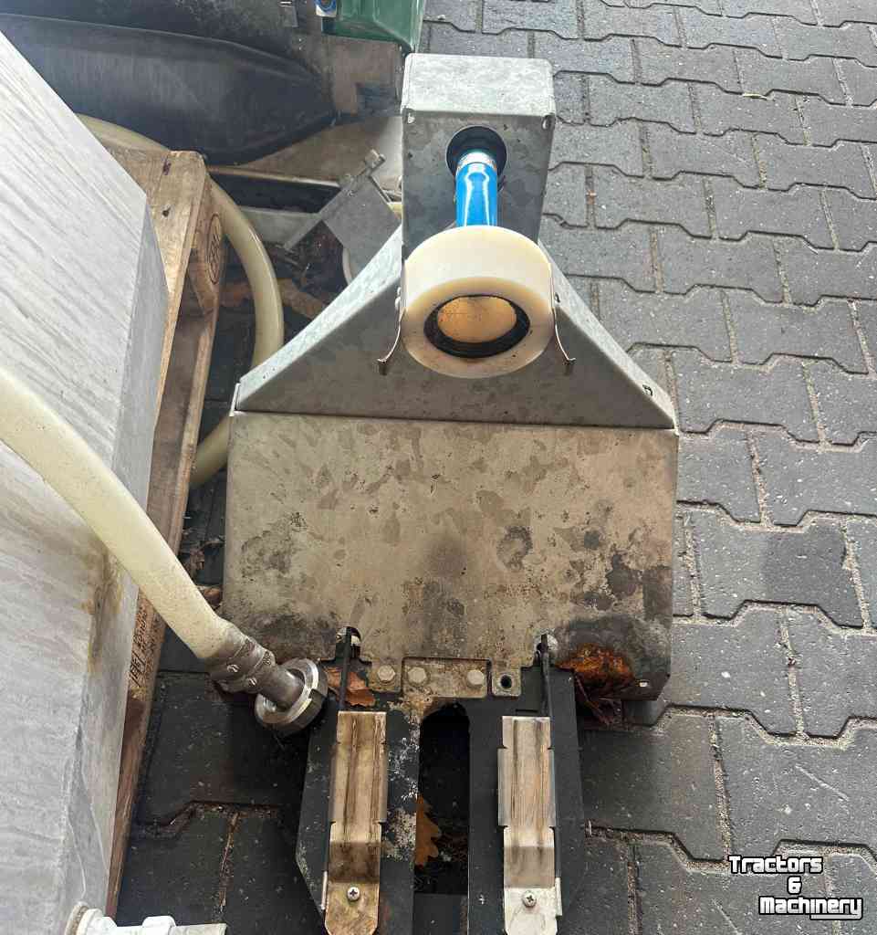 Spaltenschieber Roboter JOZ Mestrobot met sproeifunctie