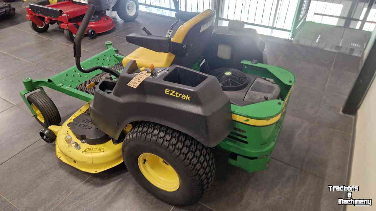 Aufsitzrasenmäher John Deere Z425
