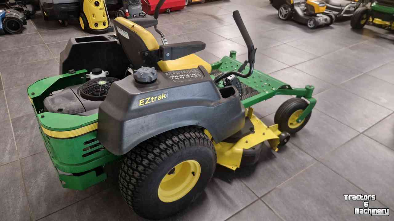 Aufsitzrasenmäher John Deere Z425